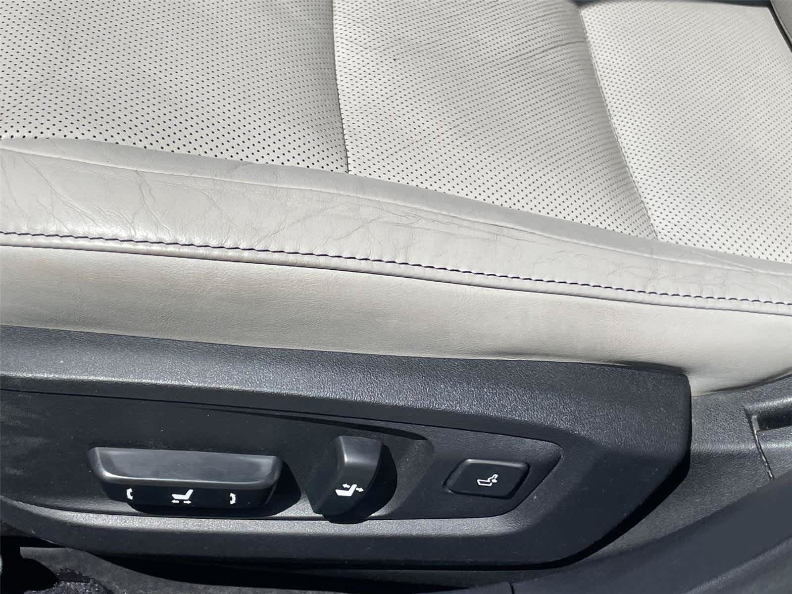 Used 2013 Lexus ES 350 w/ Luxury Pkg FWD image 14