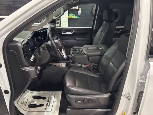 Used 2025 GMC Sierra 1500 SLT AWD/4WD image 14