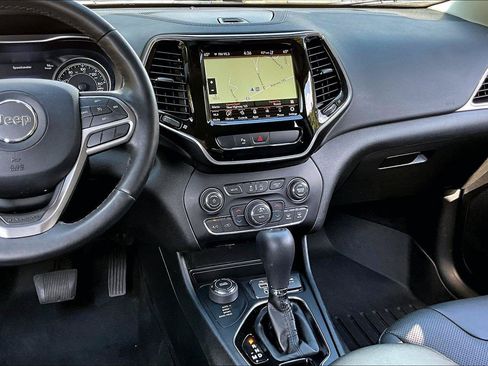 Used 2019 Jeep Cherokee Limited w/ Luxury Group AWD/4WD image 7