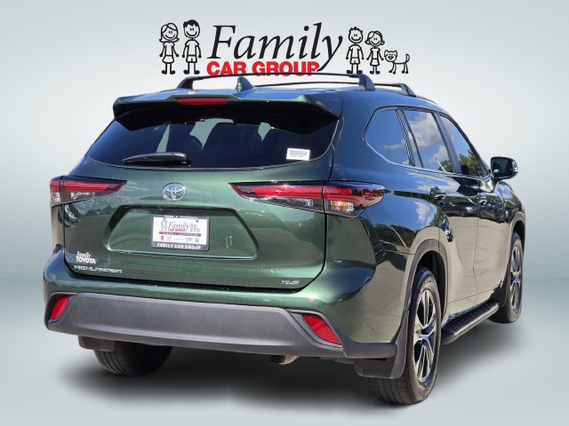 Used 2025 Toyota Highlander XLE FWD image 4