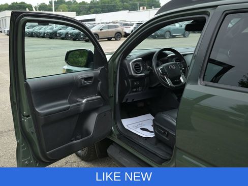 Used 2022 Toyota Tacoma Limited AWD/4WD image 11