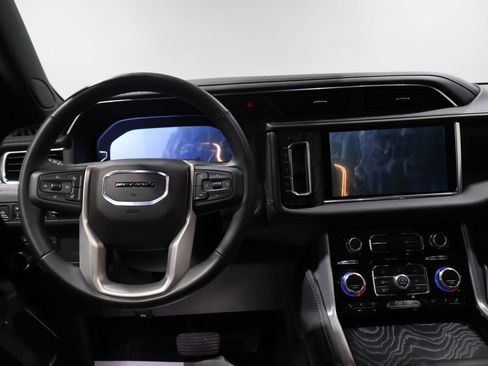 Used 2024 GMC Yukon Denali image 16