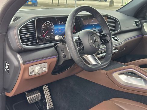 Used 2024 Mercedes-Benz GLS 450 4MATIC image 13