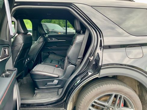 Used 2025 Ford Explorer ST-Line w/ ST-Line Street Pack AWD/4WD image 27