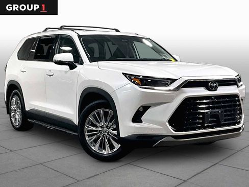 Used 2024 Toyota Grand Highlander Platinum image 3