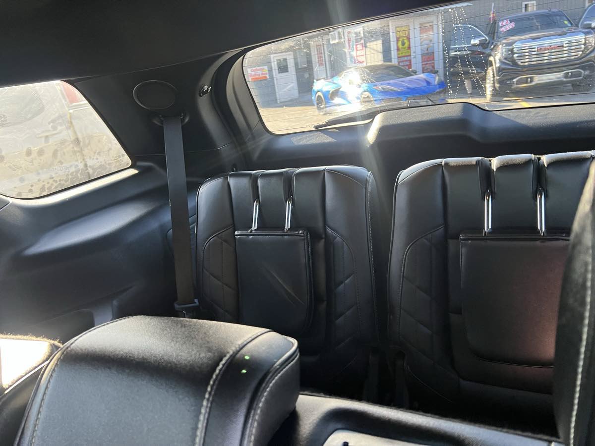 Used 2018 Ford Explorer Platinum AWD/4WD image 9