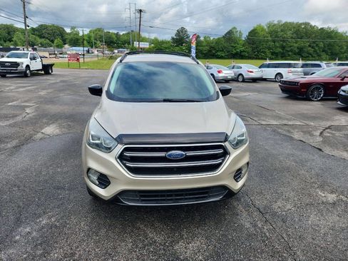 Used 2017 Ford Escape SE w/ SE Sport Appearance Package image 9