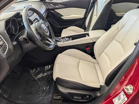 Used 2018 MAZDA MAZDA3 Grand Touring image 17