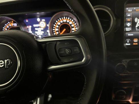 Used 2023 Jeep Gladiator Overland image 24