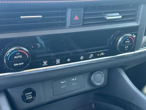 Used 2025 Nissan Rogue SV image 34