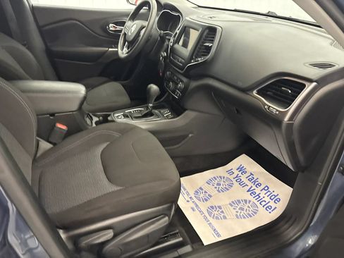 Used 2021 Jeep Cherokee Latitude FWD image 41