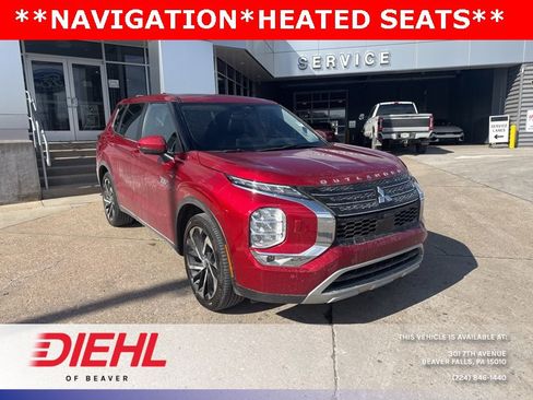 Used 2023 Mitsubishi Outlander SE image 1