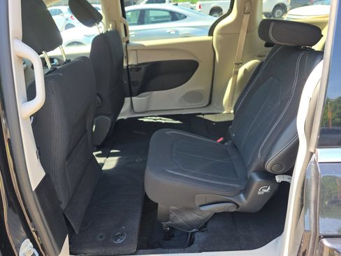 Used 2022 Chrysler Voyager LX FWD image 13