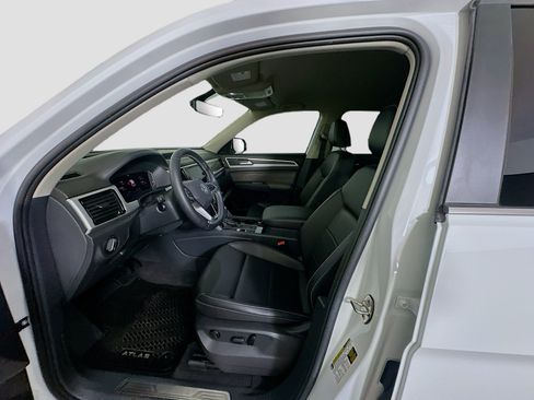 Used 2023 Volkswagen Atlas SE w/ Black Wheel Package FWD image 13