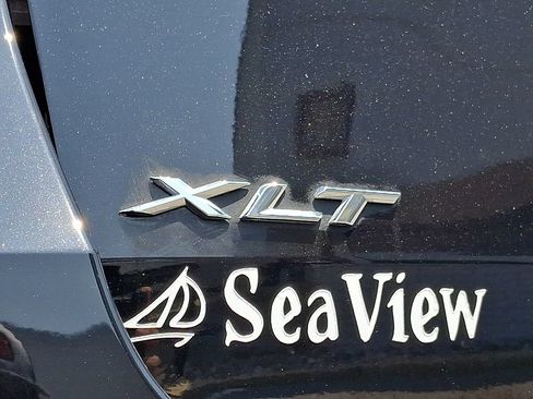 Used 2022 Ford Explorer XLT w/ Equipment Group 202A AWD/4WD image 33