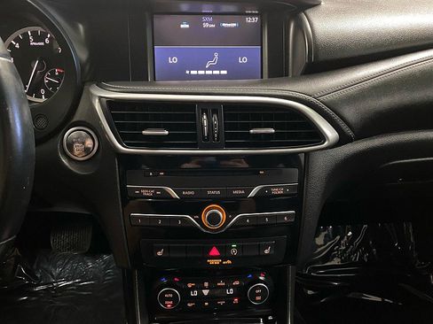 Used 2018 INFINITI QX30 4d SUV FWD Luxury image 19