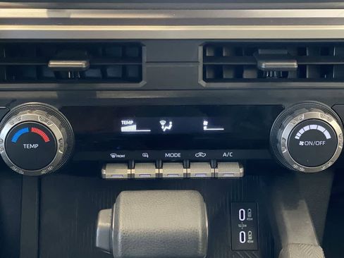 Used 2024 Toyota Tacoma SR5 AWD/4WD image 21