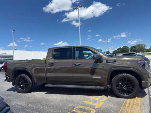Used 2023 GMC Sierra 1500 Elevation w/ X31 Off-Road Package AWD/4WD image 4