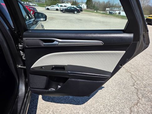 Used 2019 Ford Fusion SE w/ Equipment Group 151A image 18