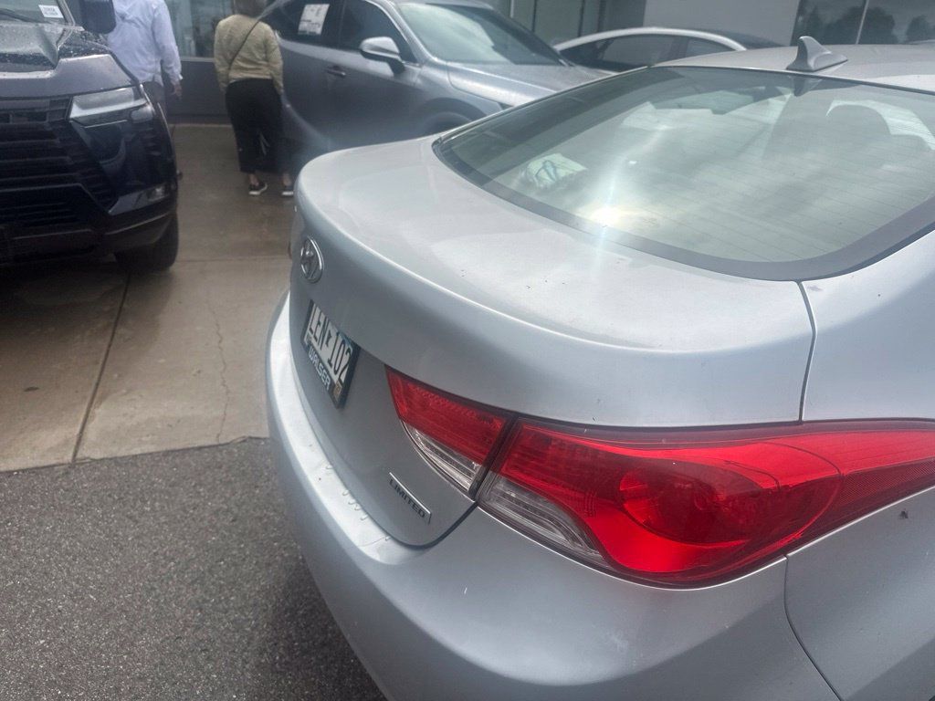 Used 2012 Hyundai Elantra Limited FWD image 13