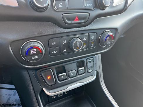 Used 2020 GMC Terrain SLT image 19