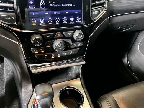 Used 2020 Jeep Grand Cherokee Limited AWD/4WD image 25