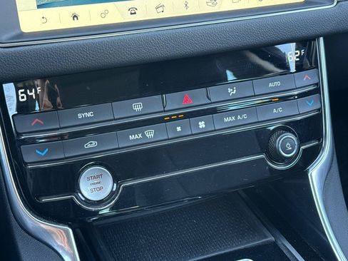 Used 2019 Jaguar XF Premium image 21