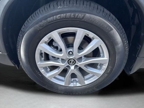 Used 2017 Nissan Rogue SV AWD/4WD image 9