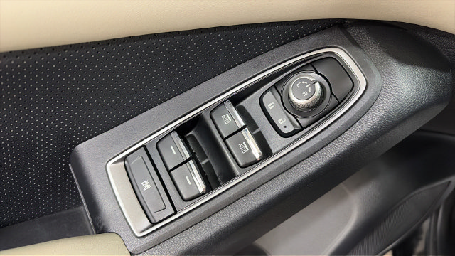 Used 2023 Subaru Ascent Limited AWD/4WD image 32