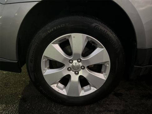 Used 2011 Subaru Outback 2.5i Limited image 9