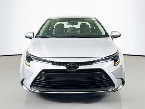 Used 2026 Toyota Corolla LE image 2