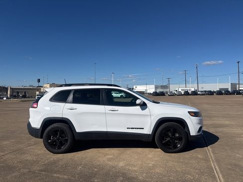 Used 2020 Jeep Cherokee Latitude Plus image 10