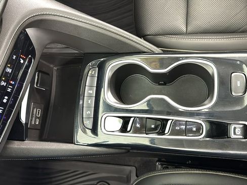 Used 2021 Buick Envision Essence w/ Technology Package I image 31