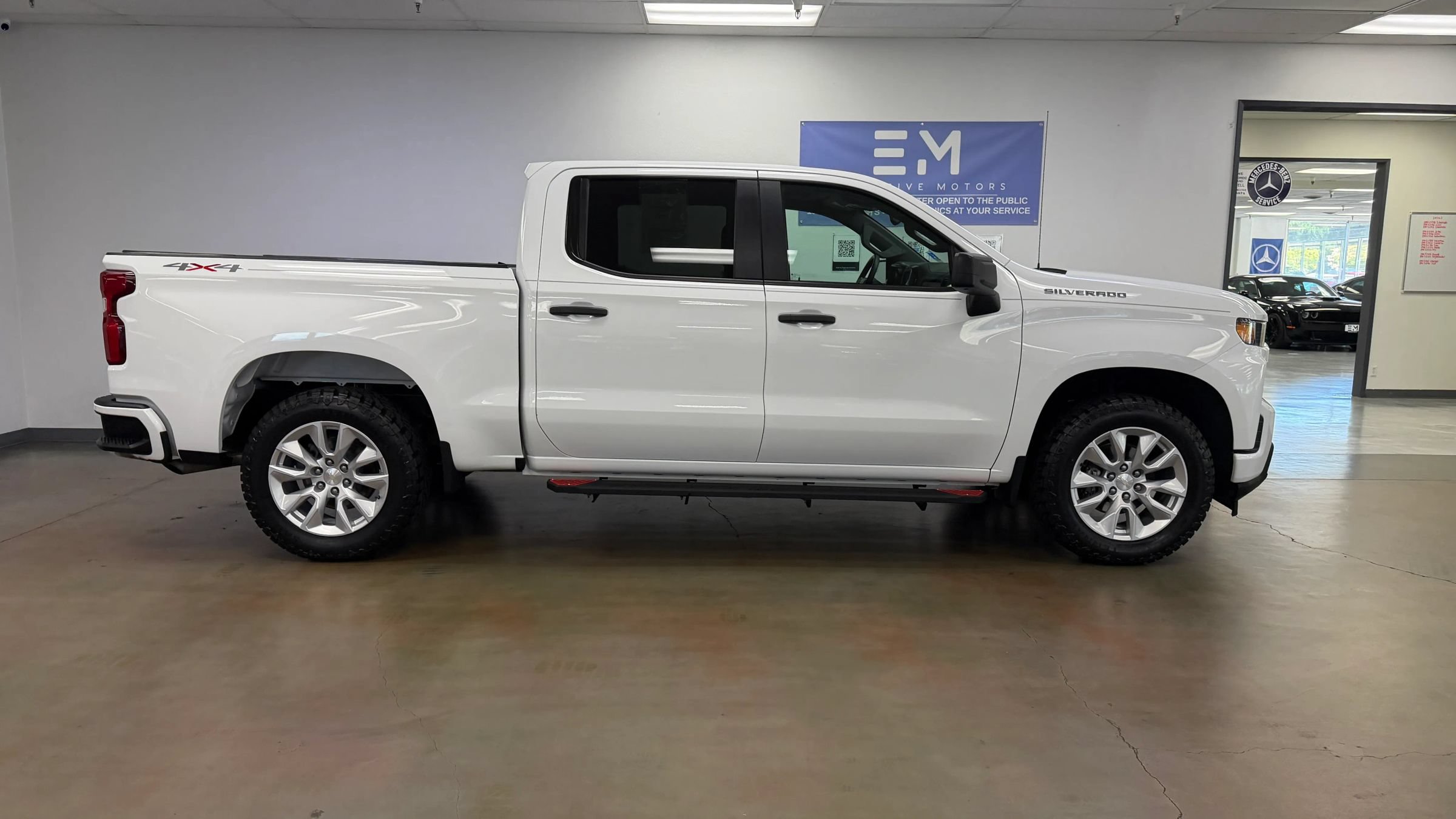 Used 2022 Chevrolet Silverado 1500 Custom AWD/4WD image 7