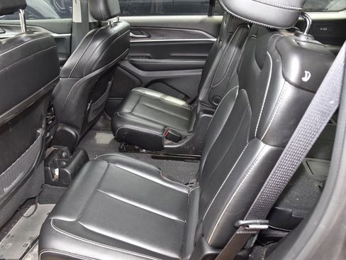 Used 2023 Jeep Grand Cherokee L Limited AWD/4WD image 10