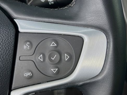 Used 2023 GMC Acadia SLT image 16