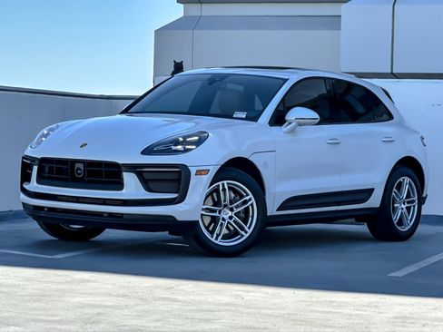 Certified 2023 Porsche Macan image 1