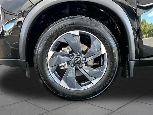 Certified 2024 Nissan Rogue SV w/ SV Premium Package FWD image 11