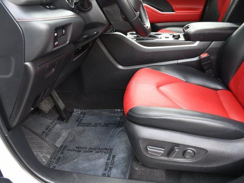 Used 2023 Toyota Highlander XSE AWD/4WD image 15