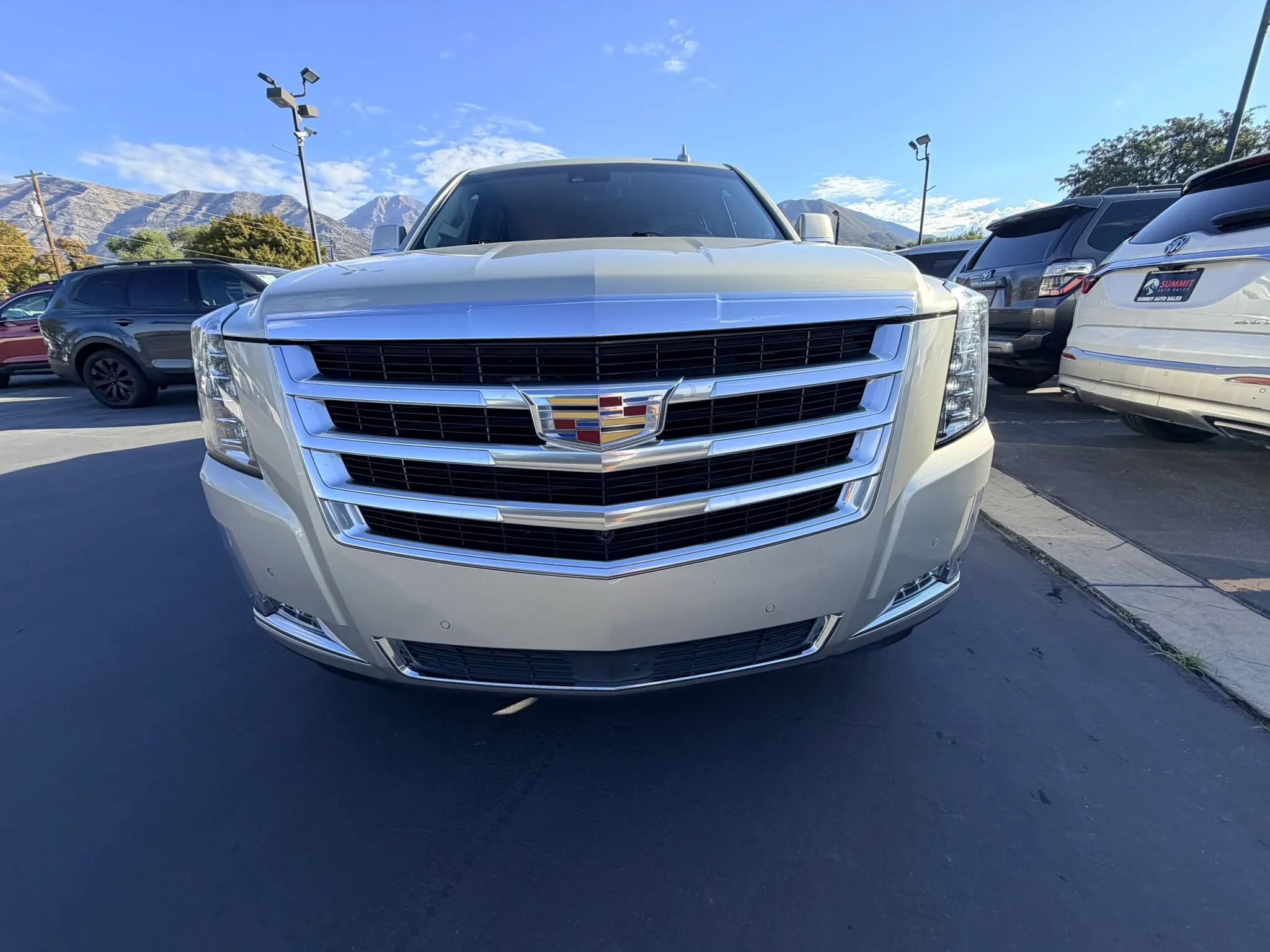 Used 2017 Cadillac Escalade ESV Premium Luxury AWD/4WD image 8