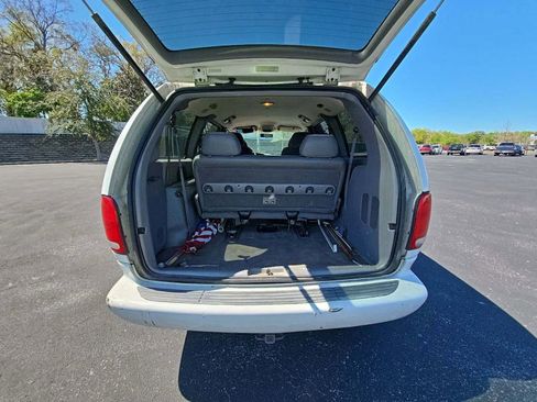 Used 2000 Chrysler Town & Country LX image 11