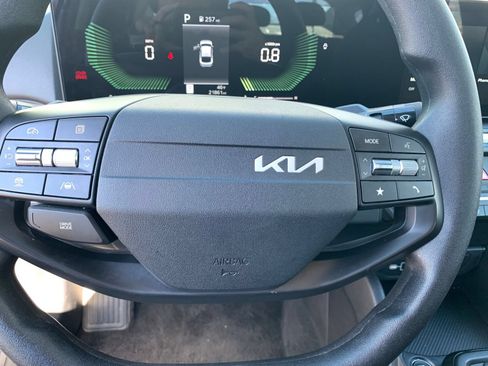 Used 2025 Kia K4 FWD image 28
