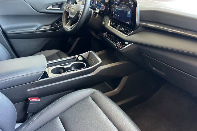 Used 2025 Chevrolet Equinox LT w/ Convenience Package II FWD image 19
