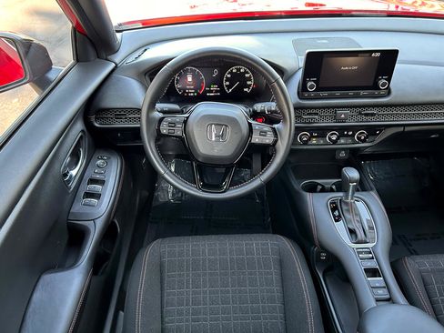 Used 2025 Honda HR-V Sport image 3