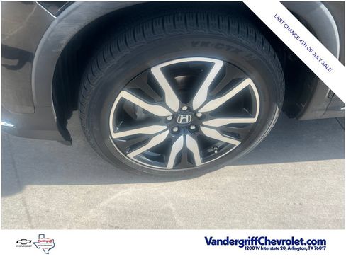 Used 2019 Honda Pilot Touring image 2