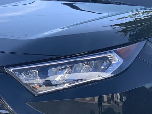 Used 2020 Toyota RAV4 Limited image 6