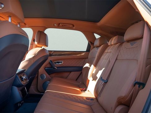 Used 2019 Bentley Bentayga image 39