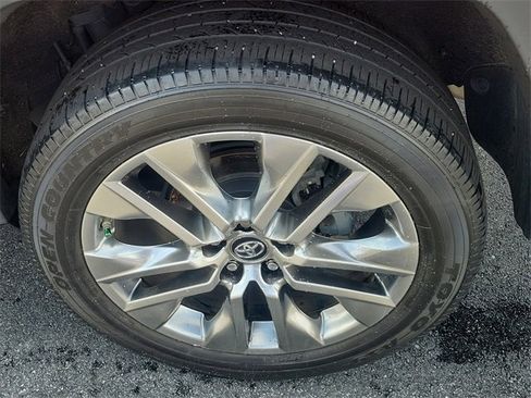 Used 2019 Toyota RAV4 Limited image 8