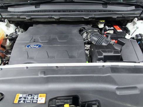 Used 2015 Ford Edge Titanium w/ Equipment Group 302A AWD/4WD image 30