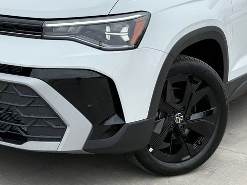 New 2026 Volkswagen Taos SE FWD image 2